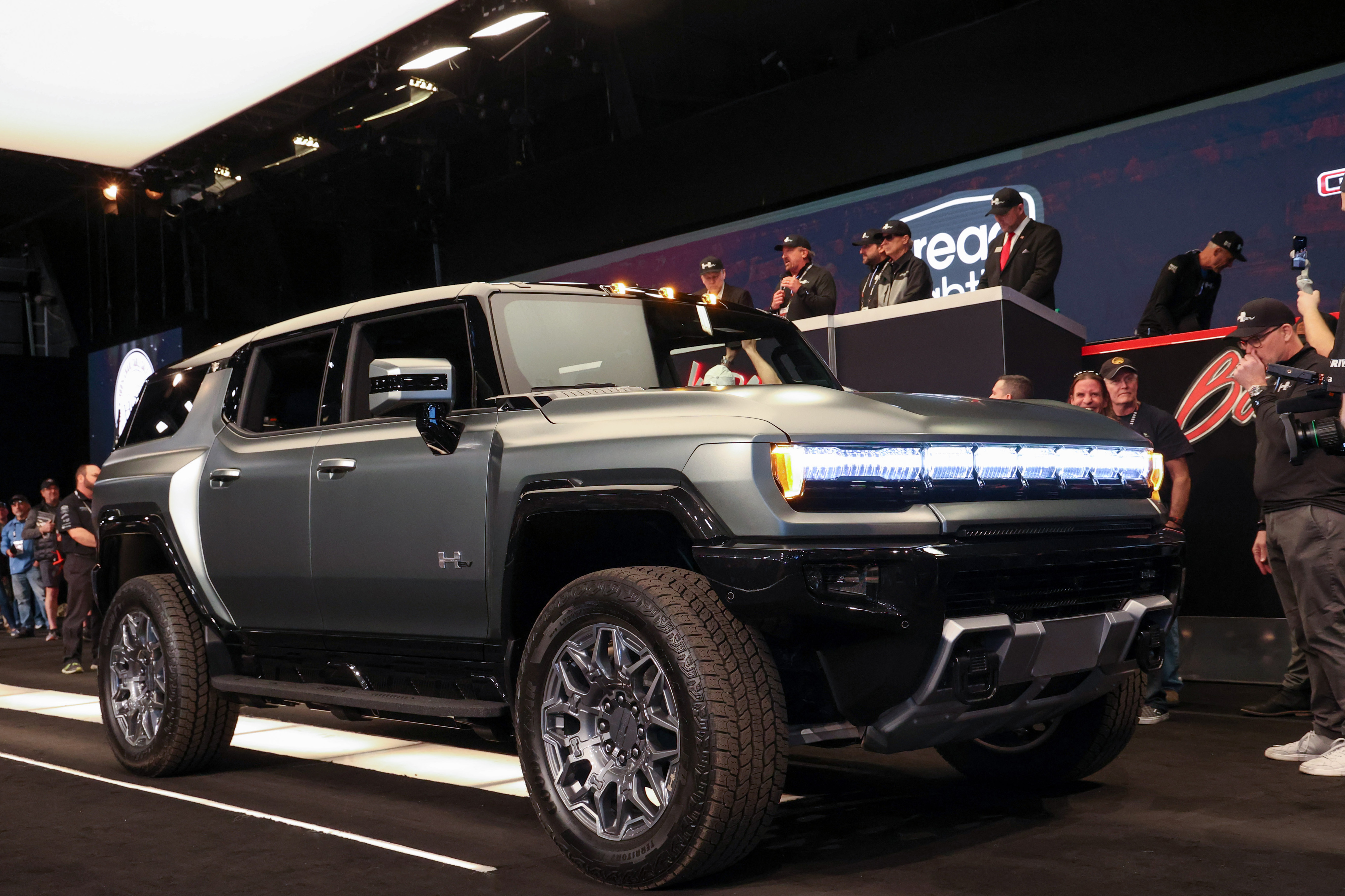 First Production 2024 GMC HUMMER EV Edition 1 SUV Raises 500 000 for Tread Lightly at Barrett Jackson